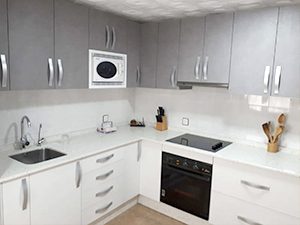 cocina en esquina blanca